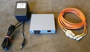 Allied Telesyn AT-MC102XL Fast Ethernet Media Converter w/ AC Adapter & Fiber - Picture 1 of 3