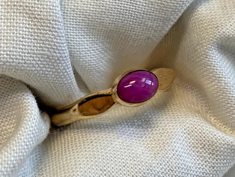 Anillo Oro Amarillo 14k 2.37g Joyería Fina Tamaño 5.75 Piedra Color Magenta *LEER* Foto 1 de 4