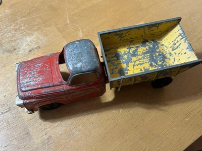 Camión de volteo fundido a presión Hubley vintage de los años 50 modelo 470-58 cabina roja EE. UU. 10" de largo Foto 1 de 4