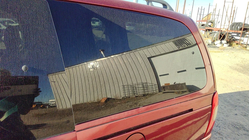 1997 - 2005 雪佛兰冒险发球杆左后四分之一玻璃后窗 120 Wb — 第 1/3 张图片