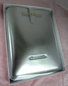 JUICY COUTURE ESPEJO iPAD/TABLET ESTUCHE FUNDA TONO PLATEADO YTRUT074 NUEVO CON ETIQUETAS $68 - Imagen 1 de 3