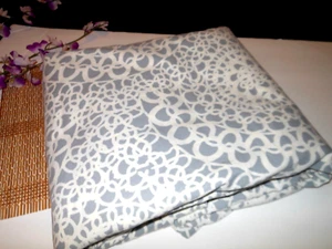 Urban Outfitters Plum & Bow Gray / White Medallion Cotton Duvet Cover 64 x94 Twn - Picture 1 of 9