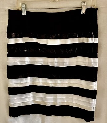 Falda lápiz satinada con lentejuelas negras, blancas y marfil del mercado negro de la Casa Blanca - talla 6 Foto 1 de 2