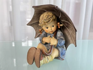 Hummel Figur 152/IIB. Geborgen Mädchen 20 cm. 2 Wahl. Top Zustand - Bild 1 von 4