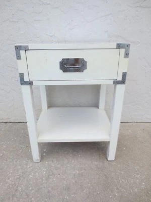 Mesita de noche Campaigner Mesa de cama Hollywood Regency Campaign Dixie palm Playa Blanca Foto 1 de 4