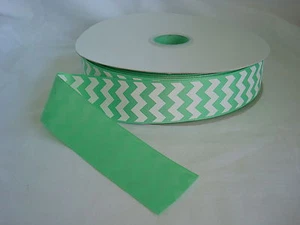 100 YARDS - 1,5" - 1 1/2" Mint & Weiß Chevron Ripsband - 100% Polyester - Bild 1 von 1
