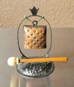 Vtg Hammered Metal Dinner Gong With Striker 7.40" Tall Antique Copper Finish - Picture 1 of 11