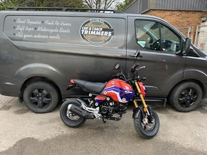 SCHWARZE ERSATZ-DUAL-CARBON-SITZNAHT PASSEND FÜR HONDA GROM MSX 125 20-22 - Bild 1 von 5