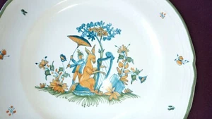  BELLE et ANCIENNE  ASSIETTE en  FAYENCE DE MOUSTIERS . NEUVE . Jamais servie - Imagen 1 de 3