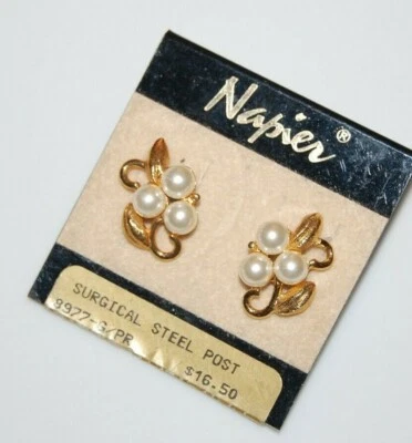 ЭЛЕГАНТНЫЙ ВИНТАЖНЫЙ NAPIER COUTURE ИСКУССТВЕННЫЙ ЖЕМЧУГ НА ЗОЛОТОЙ МЕТАЛЛИЧЕСКИЙ БУКЕТ POST СЕРЬГИ - Изображение 1 из 4