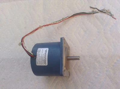 Superior Electric NP62-FD02 Synchronus Stepping Motor  - Image 1 of 4