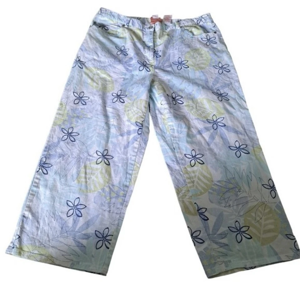 Hearts of Palms Womens Sz 16 White Colorful Palm Tree Print Stretch Crop Capri - Image 1 of 4