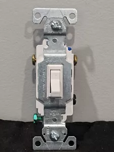 Cooper Wiring - 1303-7W - Weiß Kipp Wand Licht Schalter 3-WEGE 15A 120V - Bild 1 von 2