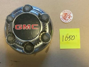 USED 98-08 Chevrolet Silverado Tahoe 15106074 9595688 Center cap #1050 - Picture 1 of 1