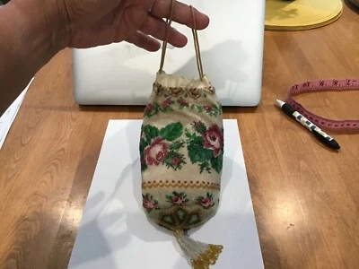 СТАРИННЫЙ ВИКТОРИАНСКИЙ ПРЕКРАСНЫЙ МИКРО СТЕКЛА БИСЕРОМ ШНУРОК СУМОЧКИ С РОЗАМИ И ЛЮБОВЬ! - Изображение 1 из 4