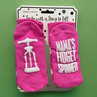 Calcetines Simply Southern Slipper W 7-12 M 6-11 Mama’s Fidget Spinner abridor de vino Foto 1 de 4