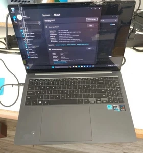 Samsung Galaxy Book3 Pro 16" i7 13a generazione 16 GB di RAM senza unità - - Foto 1 di 4
