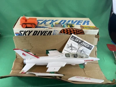 Remco 1962 Sky Diver Jet Fighter - MUY BONITO - INCREÍBLE - COMPLETO - FUNCIONA - ¡RARO! Foto 1 de 4