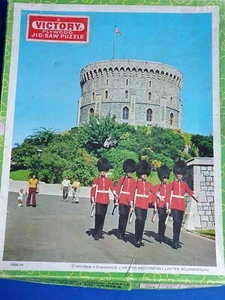 Vintage Victory Wooden Puzzle of Windsor Castle and Soldiers - Picture 1 of 8