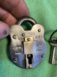 BELFRY 4 LEVER PADLOCK WITH BRASS COVER AND ONE KEY EX MILITARY ? No88 -9108185 - Picture 1 of 13