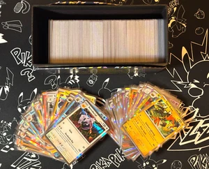 Pokemon TCG S&V Paquete 550 Cartas (incl. 50 Holograma Raro) - SIN REPETICIONES - Imagen 1 de 3