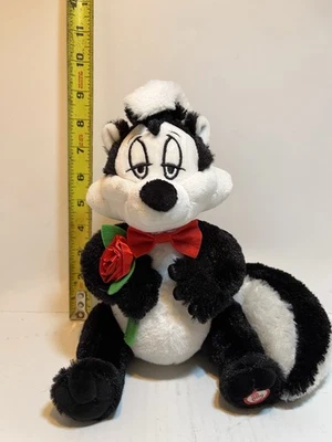Peluche Hallmark Warner Bros. Looney Toons Pepe Le Pew funcionando San Valentín 9" Foto 1 de 3