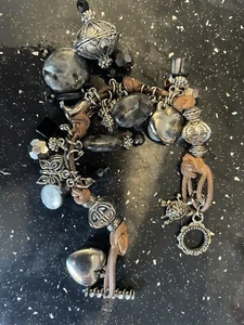 Pulsera dijes hecha a mano - Imagen 1 de 3