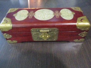ARMADIETTO PORTAGIOIE VINTAGE CINESE legno duro intarsiato GIADA - Foto 1 di 5
