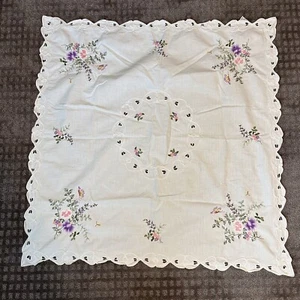 Handgefertigte Vintage Kommode Schal Tisch Abdeckung 31”x 31” Nadelspitze Blumendesign - Bild 1 von 11