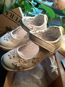 NEW! TODDLER GIRL'S BEEKO GOLD MARY JANE SHOE SIZE 8.5 - Picture 1 of 4