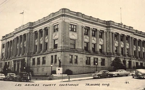 Trinidad CO Las Animas County Courthouse Old Cars, Photo Postcard - Afbeelding 1 van 2