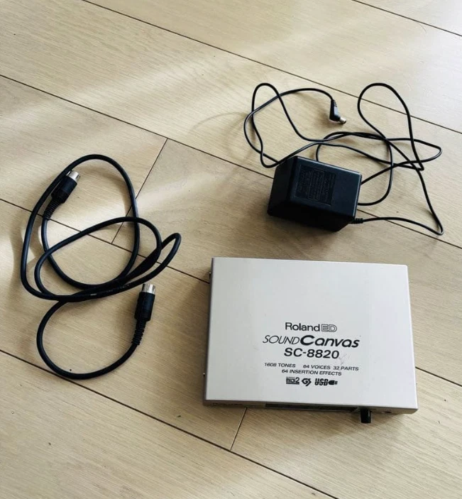 Roland SC-8820 SOUNDCanvas 1608 TÖNE 64 STIMMEN 32 TEILE 64 EINFÜGEEFFEKTE - Bild 1 von 4