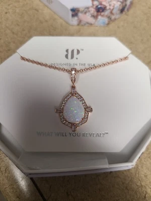 Bomb Party NK16730 "Celestial Bloom" Octubre 2025 Cumpleaños LG Ópalo Blanco Lechoso Foto 1 de 2