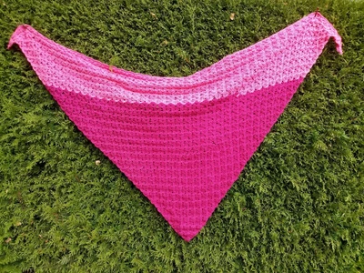 Dekoratives Dreieckstuch gehäkelt - Bild 1 von 2