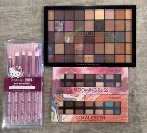 3 eye shadow pallots-total of 73 colors w/5 soft hello kitty eyeshadow brushes - Picture 1 of 5