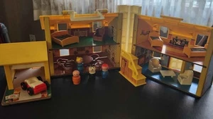Vintage 1969 Fisher Price Little People Play Family House 952 All pieces & box - Picture 1 of 5