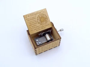 Caja de música de madera de mamá/papá a hija de Estados Unidos juguete artesanía grabado - Imagen 1 de 7
