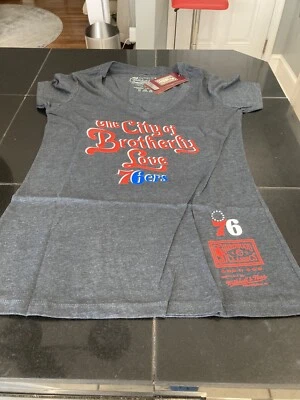 ЖЕНСКАЯ ФУТБОЛКА PHILADELPHIA 76ERS SIXERS MITCHELL & NESS ТЕМНО-СЕРАЯ M СРЕДНЯЯ НОВАЯ С ЯРЛЫКАМИ - Изображение 1 из 3