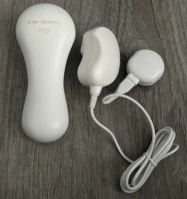 Sistema de Cepillo de Limpieza Facial Sónico CLARISONIC MIA con Cargador en Blanco Foto 1 de 2
