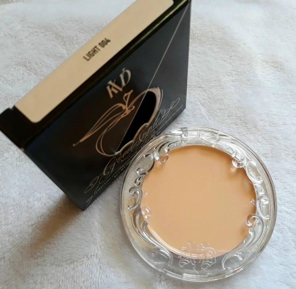 Kat Von D Good Apple Foundation Light 004