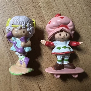 Vintage 1982 Strawberry Shortcake On A Skateboard Figurine 2" PVC - Picture 1 of 5