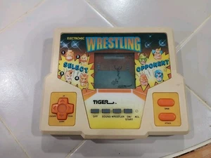 Tiger Electronics Wrestling Handheld Game 1988 - Picture 1 of 4