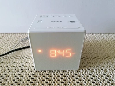 Sony Radiowecker ICF-C1 weiß - Cube FM/AM Clock Radio Würfel - Bild 1 von 4