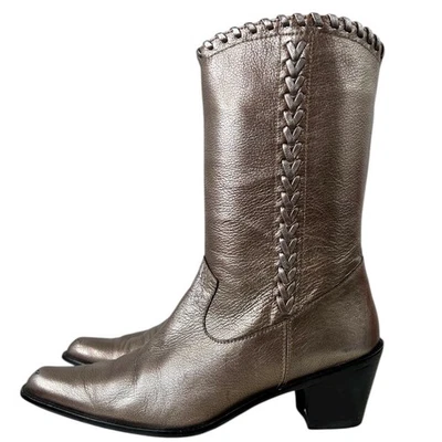 Botas Stuart Weitzman Cuero Metálico Borde Trenzado Media Pantorrilla Estilo Occidental 9M Foto 1 de 4