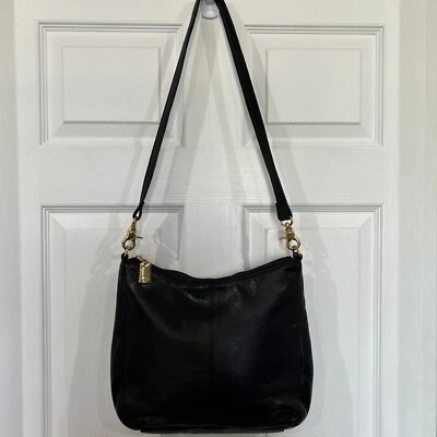 Bolsa de ombro Tignanello clássica preta couro macio ferragem dourada - Imagem 1 de 4