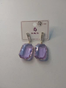 Pendientes colgantes cristal violeta estrás en tono dorado metal borde 2" poste plateado - Imagen 1 de 4