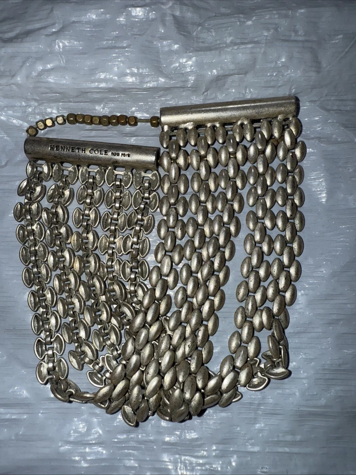 Brazalete Kenneth Cole Silvertone Multi Hilo Cadena Elástico Usado Fair Ver Foto 1 de 4