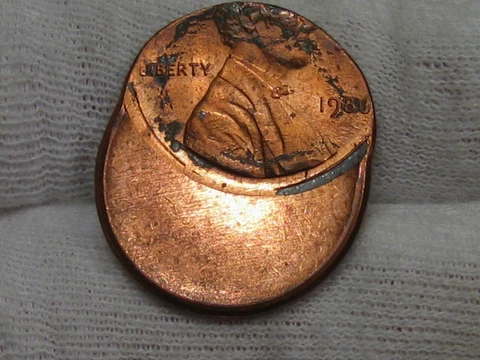Error: 1986 Lincoln Penny Off-center.  #8 Cover