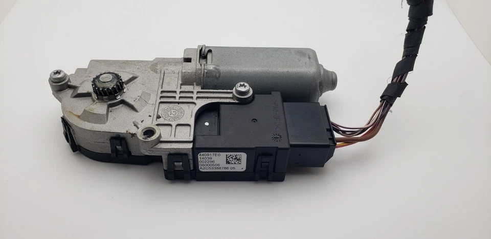 2014 Volkswagen Passat Sunroof Motor 40206. 561.959.591A - Image 1 of 3