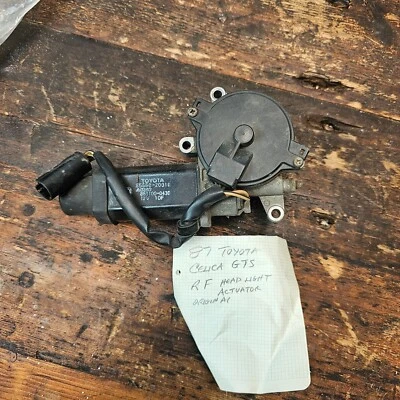 Motor e braço para farol direito Toyota Celica 1986-1987 85660-20010 - Imagem 1 de 4